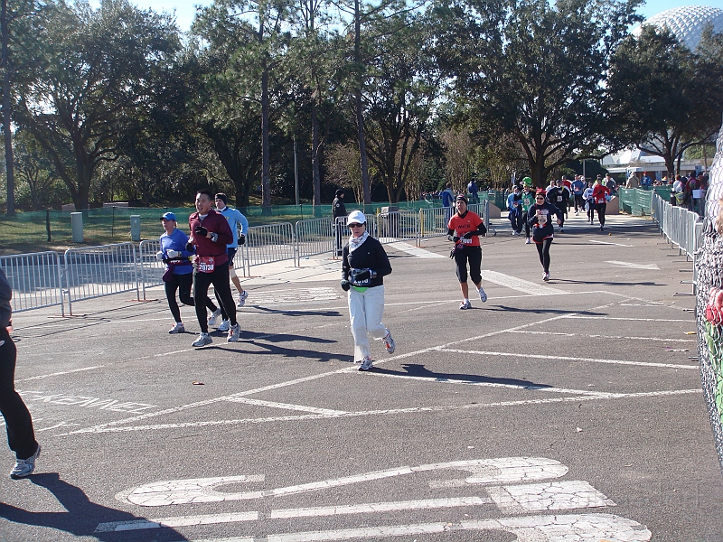 Florida [2010 Jan] 075.JPG - Scenes from the Disney World Marathon